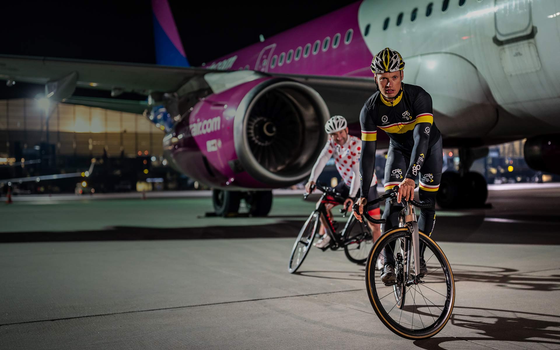 Nocny duathlon w porcie lotniczym Gdańsk im. Lecha Wałęsy